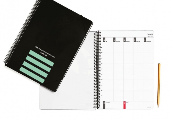 Omslag: Kalender 2026/2027 Stora Fundo-kalendern stående